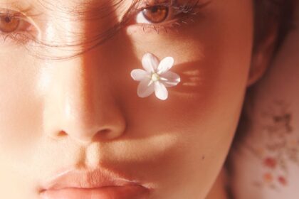 MAMAMOO’s Hwasa releases the new “So Cute” music video teaser