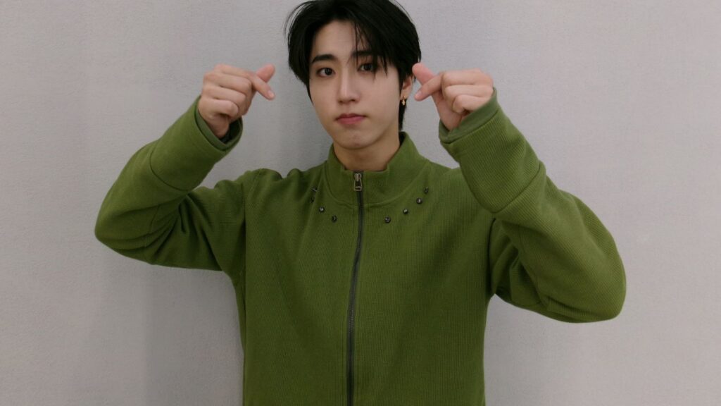 Stray Kids' Han apologizes for glaring at a fan over a misunderstanding Stray Kids' Han apologizes for glaring at a fan over a misunderstanding