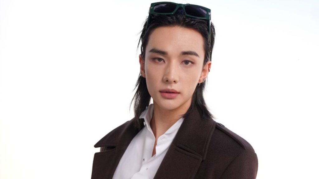 Stray Kids' Hyunjin explains his vision problem in a recent livestream