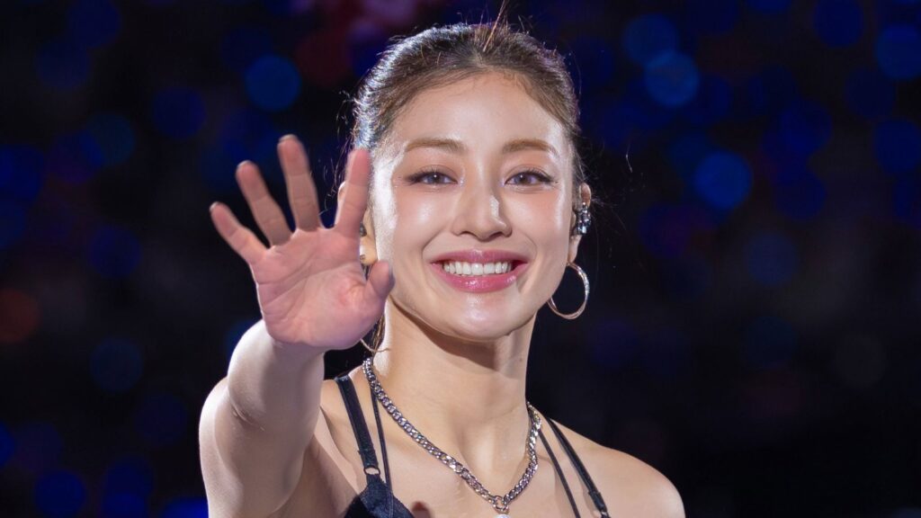 TWICE's Jihyo burst into tears on stage, sparking concern on social networks