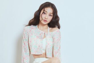 TWICE's Jihyo had the sweetest reaction after accidentally hitting some fans