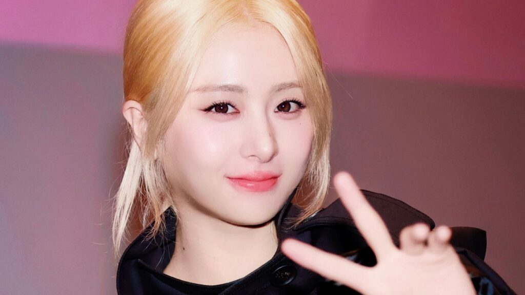 Yunjin gets vulnerable about LE SSERAFIM's journey in a new livestream