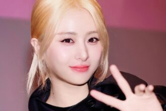 Yunjin gets vulnerable about LE SSERAFIM's journey in a new livestream