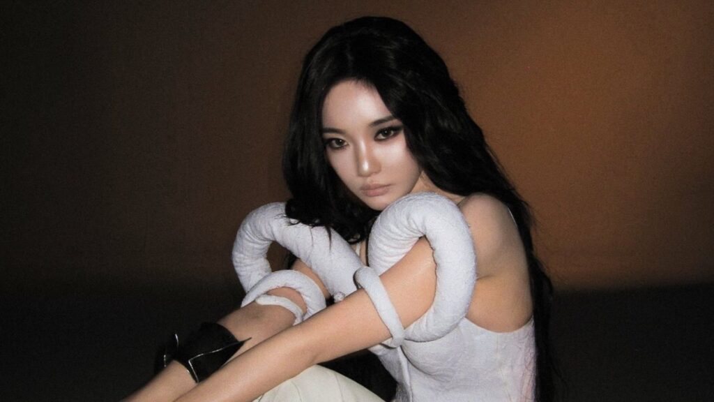 AESPA's Ningning responds to a comment asking why she recently shows her boobs so much