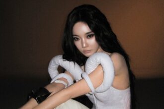 AESPA's Ningning responds to a comment asking why she recently shows her boobs so much