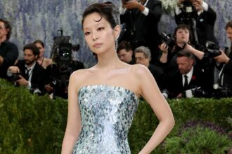 BLACKPINK’s Jennie stuns with 1990s-inspired thin eyebrows at the 2026 Met Gala