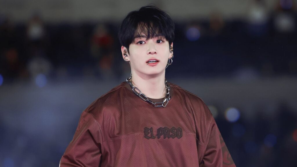 BTS' Jungkook goes viral for running away from the microphone at the National Palace of Mexico