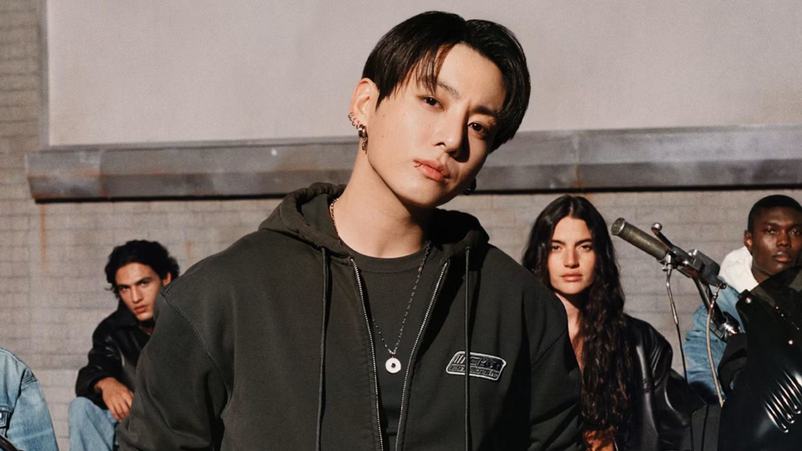 BTS' Jungkook's reaction to losing his ring at the 2026 AMAs goes viral