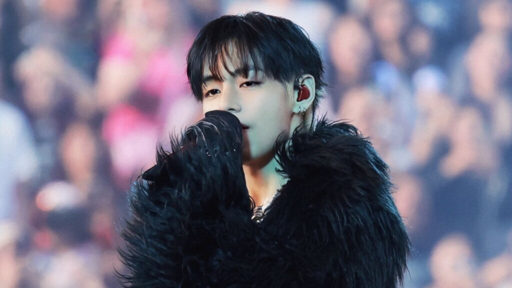 BTS' V shares a shocking glimpse of his abs in Las Vegas BTS' V shares a shocking glimpse of his abs in Las Vegas
