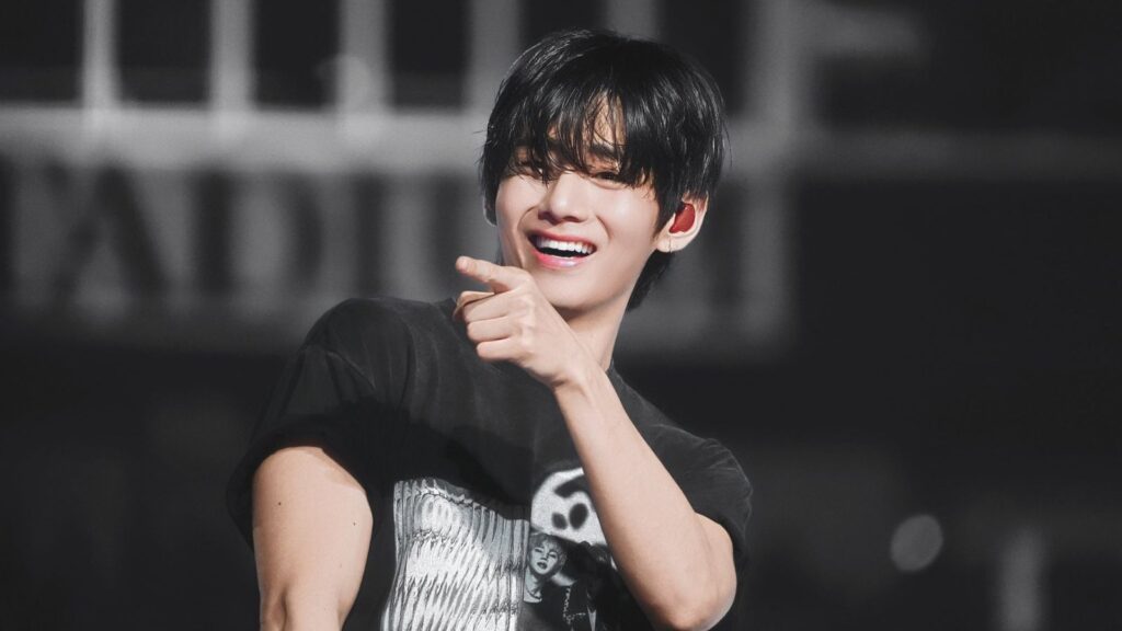 BTS' V shows off the two books he has been reading during tour days