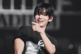 BTS' V shows off the two books he has been reading during tour days