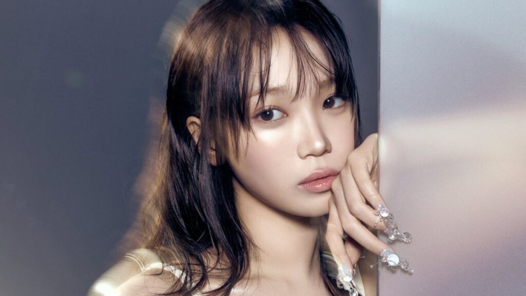 LE SSERAFIM's Kim Chaewon suspended her activities due to a neck injury LE SSERAFIM's Kim Chaewon suspended her activities due to a neck injury