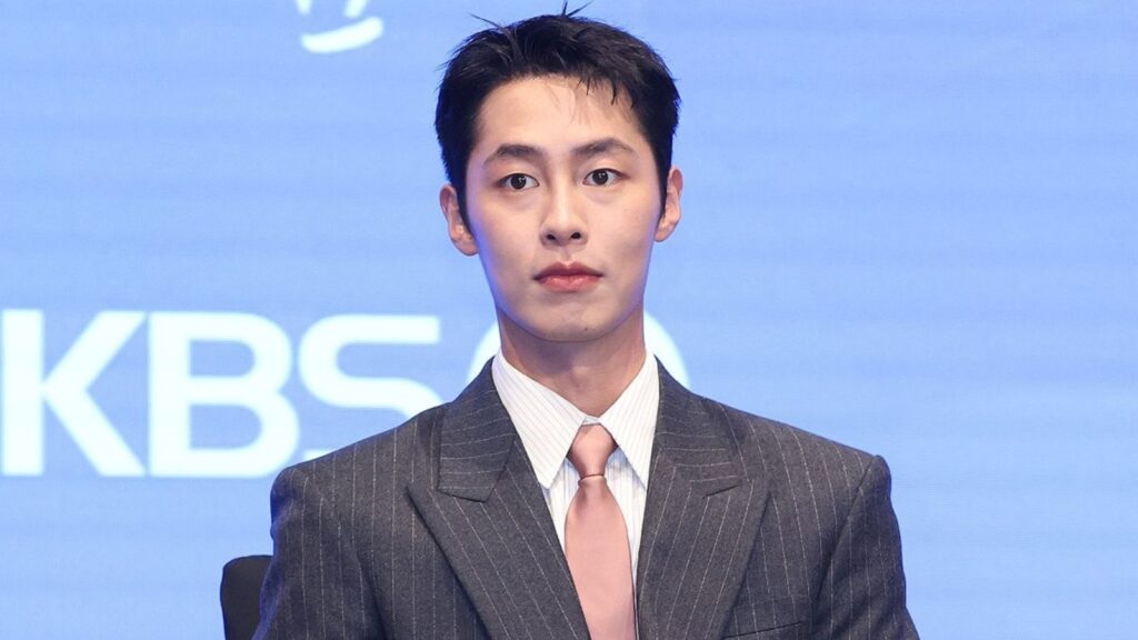 Lee Jae Wook announces he will enlist in the army this May