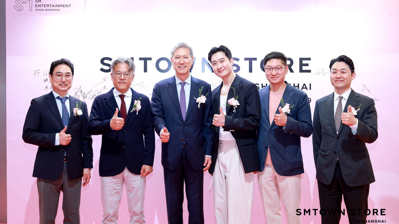 SM Entertainment just opened its first SMTOWN store in China and it's already a big deal