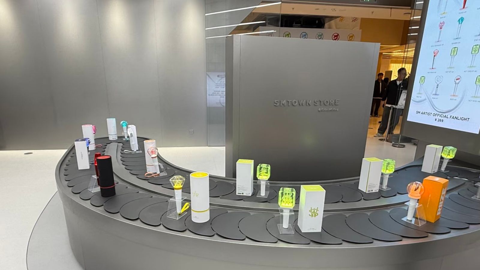 What makes SM Entertainment's new SMTOWN STORE in Shanghai unique like nothing else