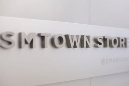 What makes SM Entertainment's new SMTOWN STORE in Shanghai unique like nothing else