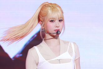 Yunjin revealed that she recorded the iconic LE SSERAFIM outro in a bathroom