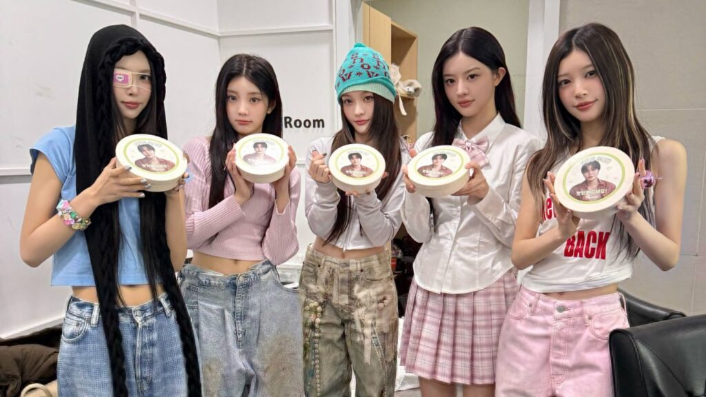 ILLIT earns a new win on Inkigayo with “It’s Me” ILLIT earns a new win on Inkigayo with “It’s Me”