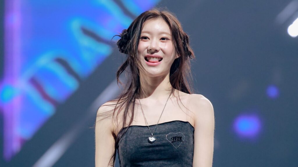 ITZY's Chaeryeong likes taking selfies when she's crying ITZY's Chaeryeong likes taking selfies when she's crying