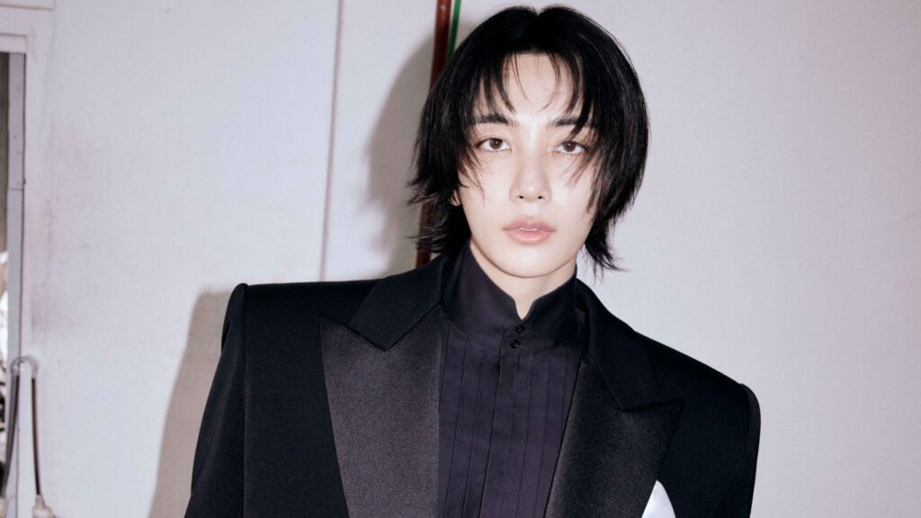 Jeonghan becomes the first SEVENTEEN member to complete military service