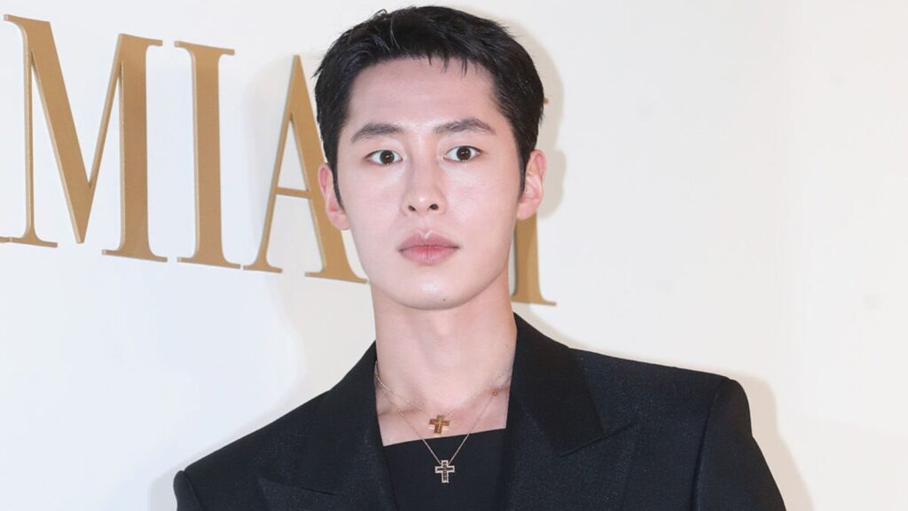 Lee Jae Wook debuts as a singer with 'SHADOW' during military service