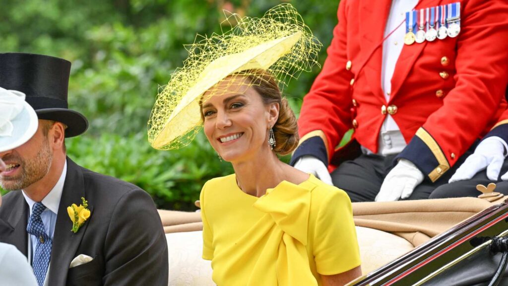 Princess Kate Middleton delivers a graceful curtsy during Royal Ascot Princess Kate Middleton delivers a graceful curtsy during Royal Ascot