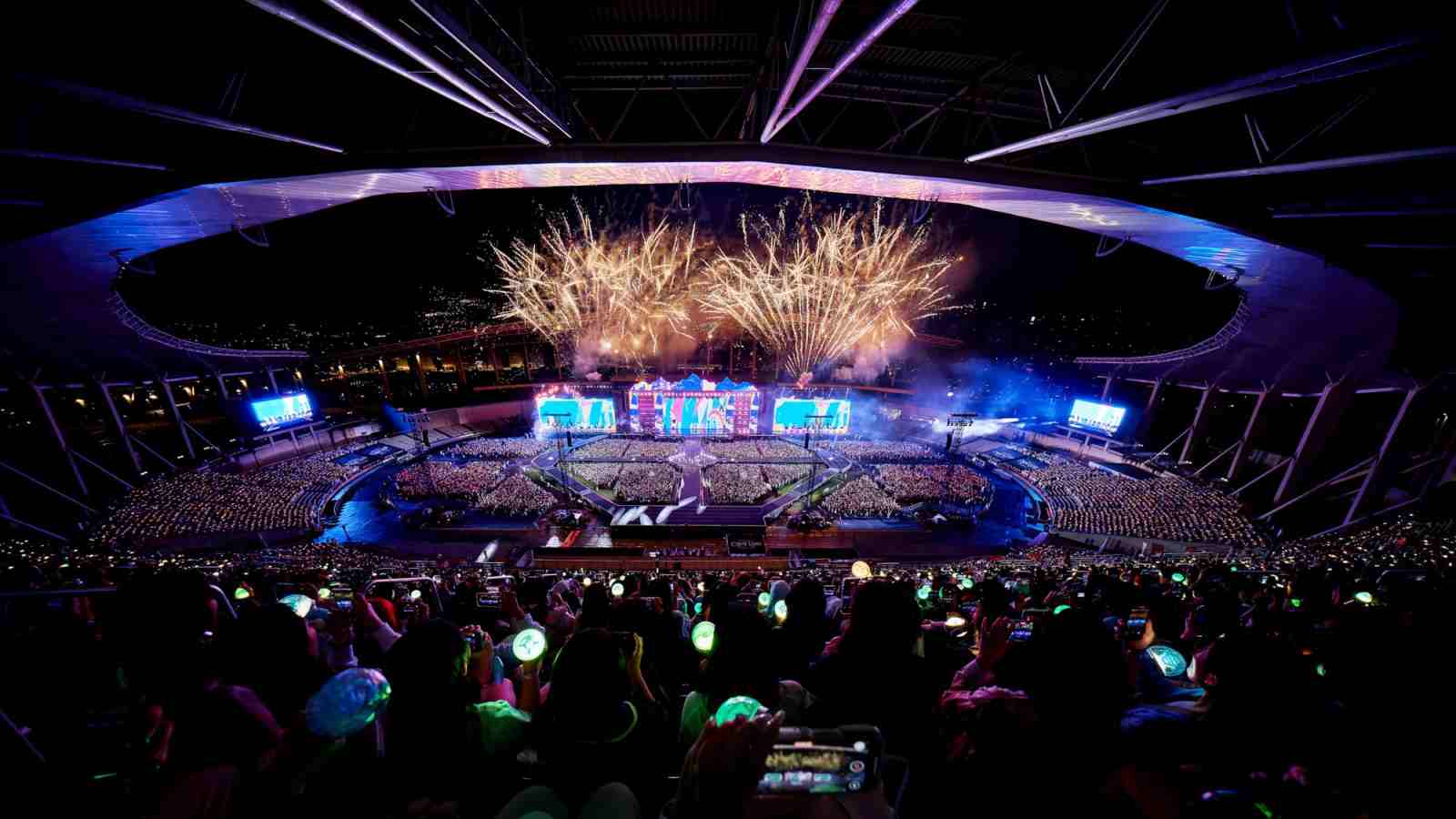 SEVENTEEN celebrates their 11th anniversary as a group with a stadium fan meeting SEVENTEEN celebrates their 11th anniversary as a group with a stadium fan meeting