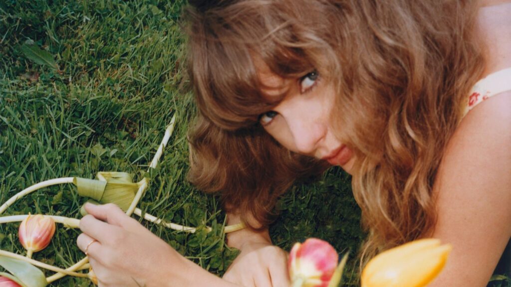 Taylor Swift surpasses the biggest pure sales week for a single in the UK, held by the Beatles Taylor Swift surpasses the biggest pure sales week for a single in the UK, held by the Beatles