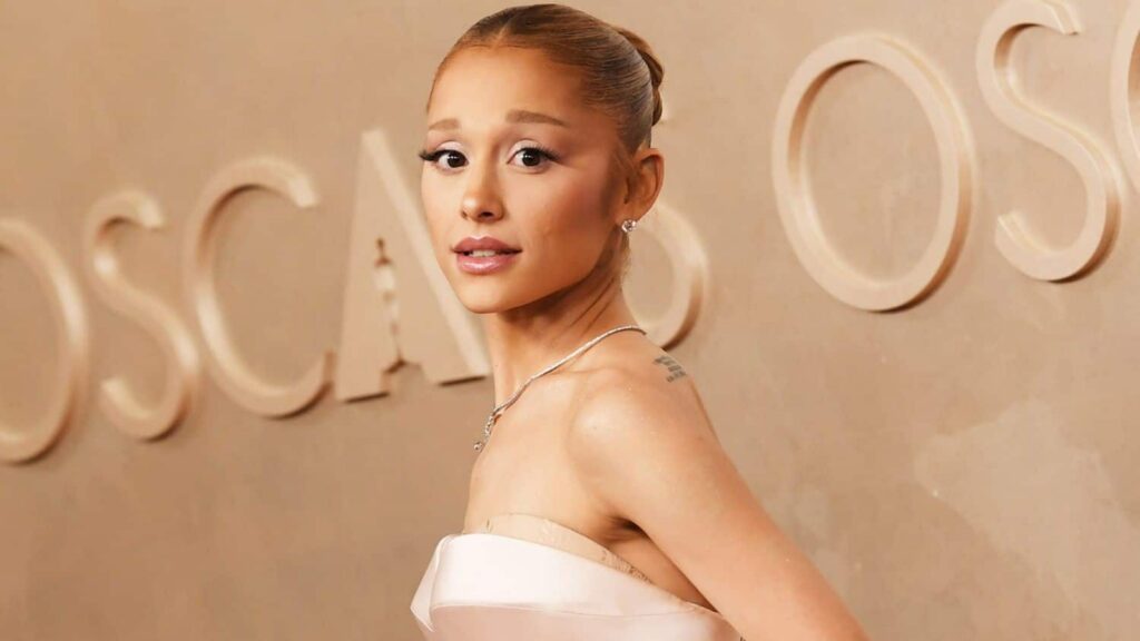Ariana Grande changes song lyrics about Ricky Alvarez during Brooklyn concert, sparking relationship rumors Ariana Grande changes song lyrics about Ricky Alvarez during Brooklyn concert, sparking relationship rumors