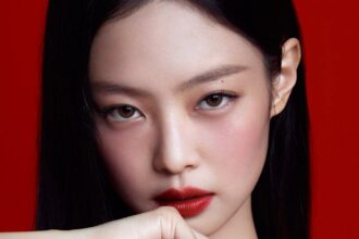 BLACKPINK’s Jennie showcases a bold lingerie outfit before performance