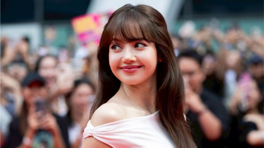 BLACKPINK's Lisa reveals her new merch collection 'LLOUD BEACH CLUB' BLACKPINK's Lisa reveals her new merch collection 'LLOUD BEACH CLUB'