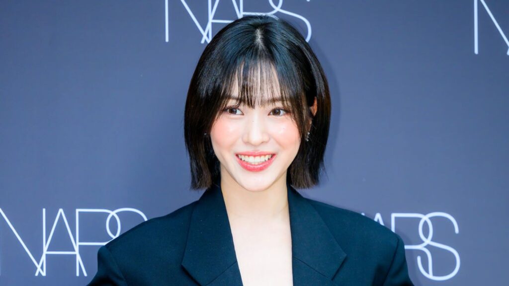 ITZY's Ryujin apologizes for her controversial video adjusting her costume on stage ITZY's Ryujin apologizes for her controversial video adjusting her costume on stage
