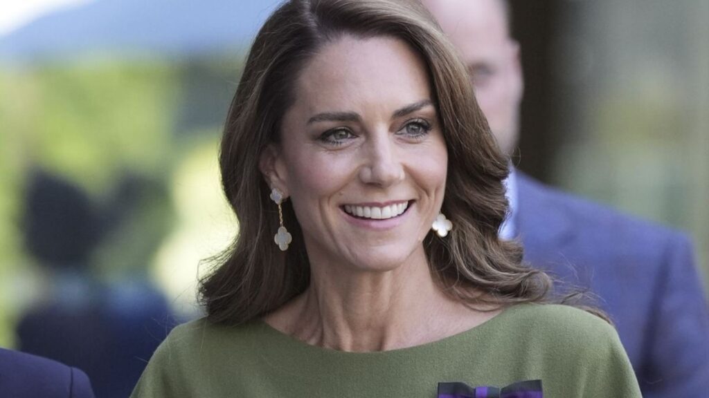 Kate Middleton rocks grassy green at Wimbledon Men’s Final