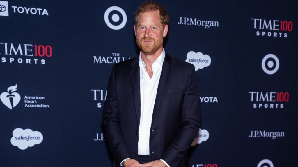 Prince Harry gives rare praise to photographers during a surprise appearance in New York Prince Harry gives rare praise to photographers during a surprise appearance in New York