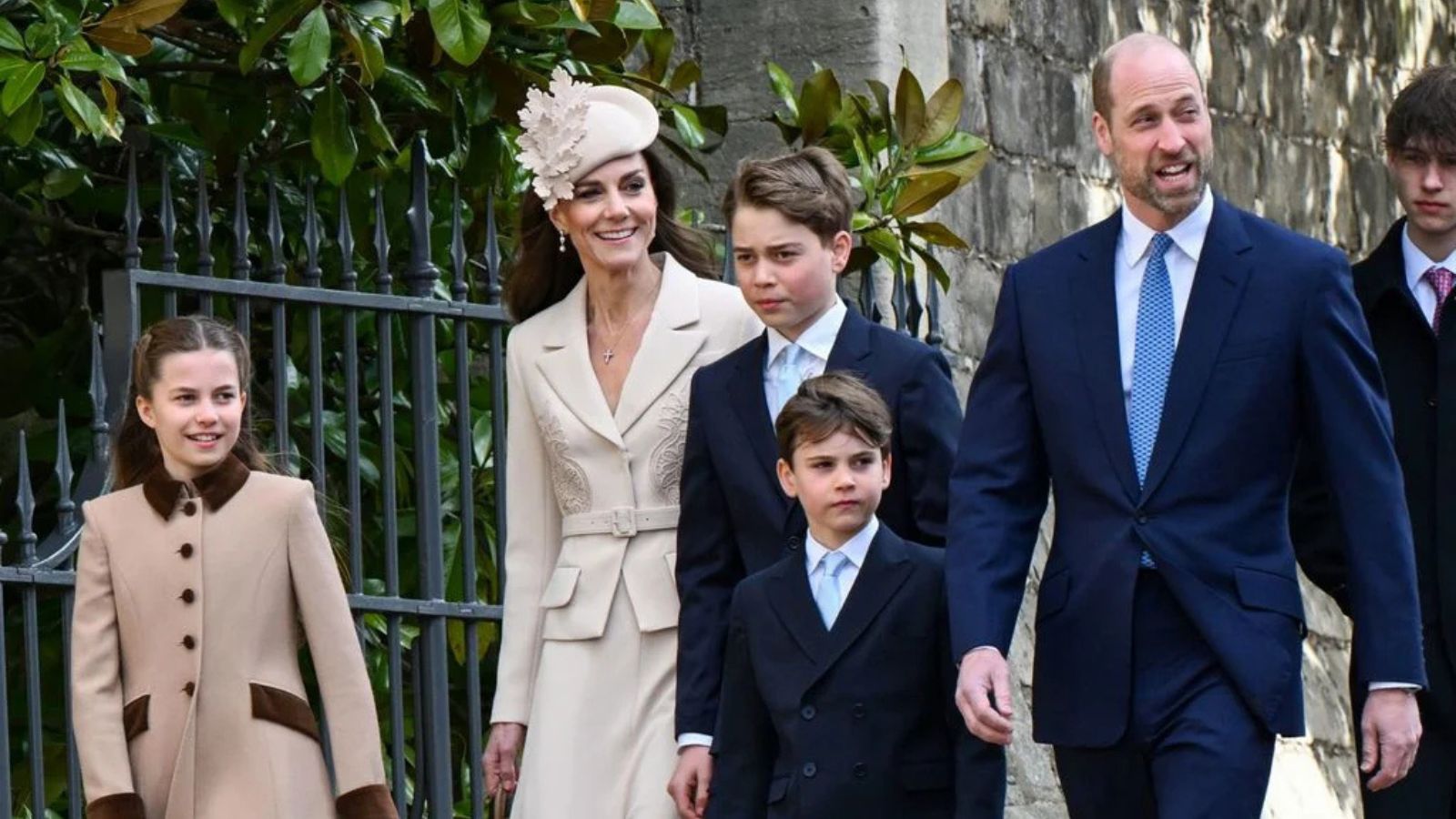 The reason why Princes George, Charlotte, and Louis are not allowed to have smartphones The reason why Princes George, Charlotte, and Louis are not allowed to have smartphones