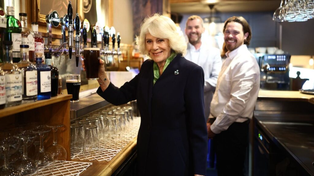 Queen Camilla Parker meets former rough sleepers amid efforts to end homelessness Queen Camilla Parker meets former rough sleepers amid efforts to end homelessnes