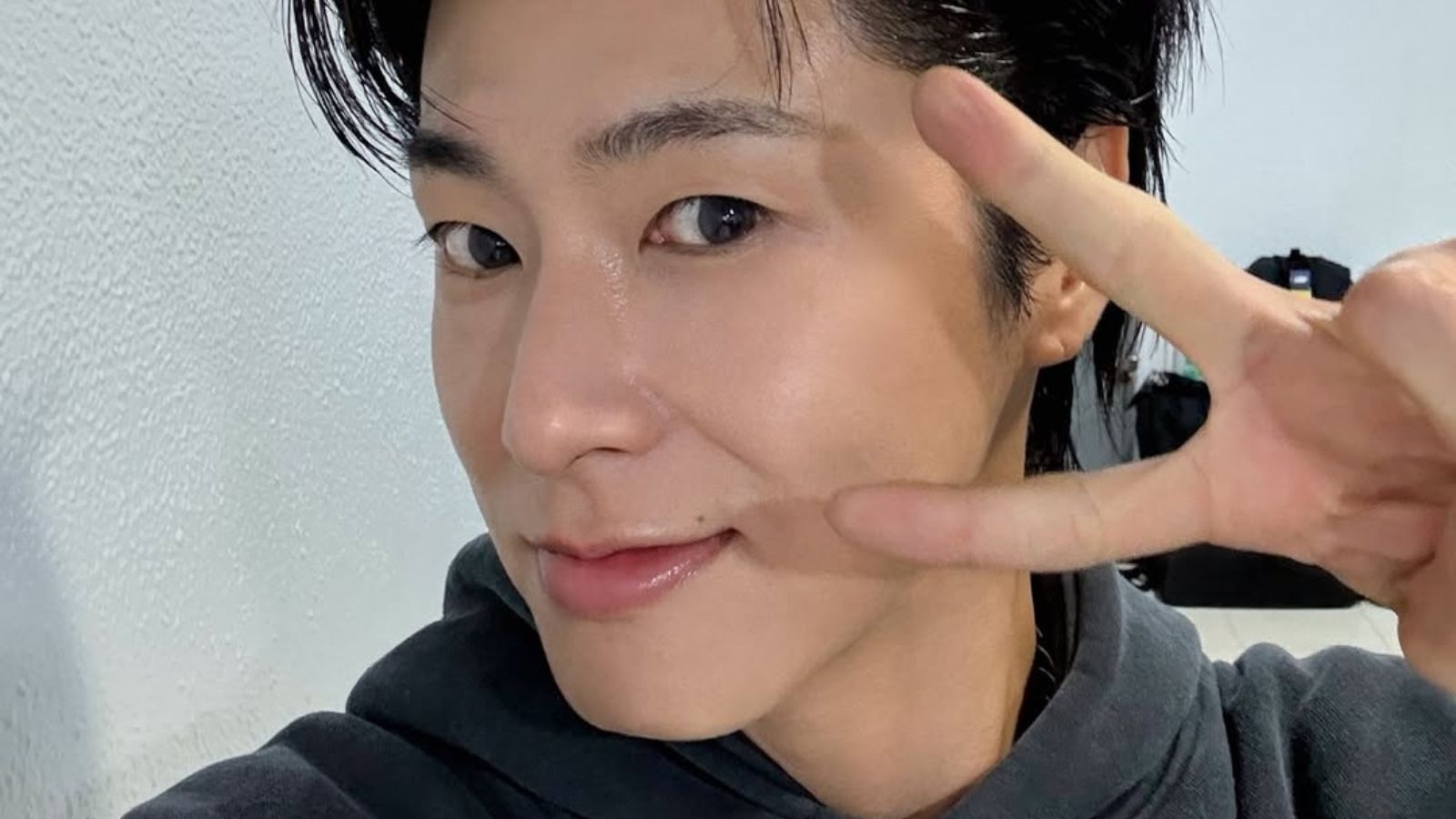TVXQ's Yunho releases the “Time’s Tickin’” teaser x