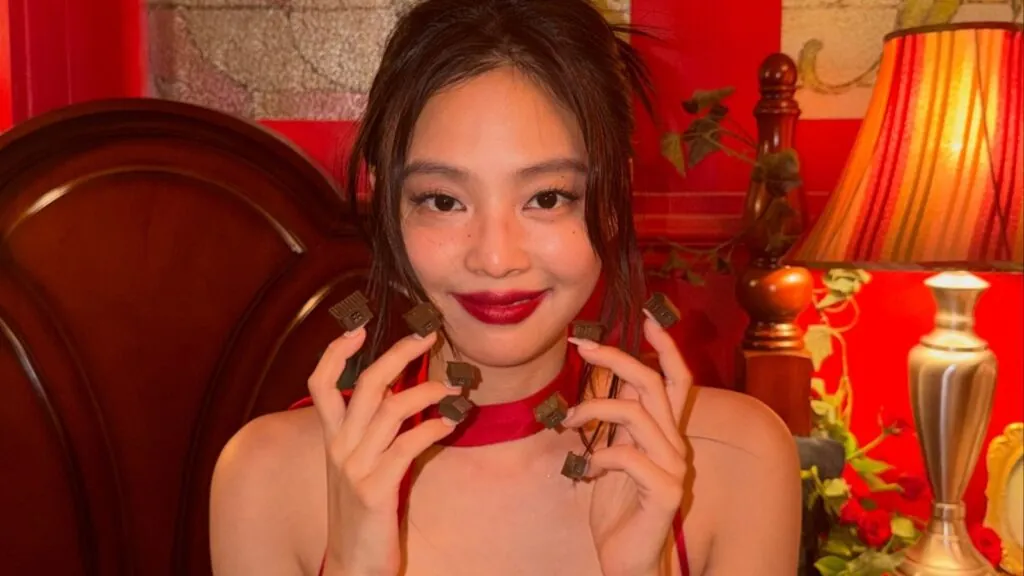 BLACKPINK's Jennie releases behind-the-scenes music video photos
