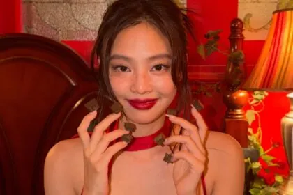 BLACKPINK's Jennie releases behind-the-scenes music video photos BLACKPINK's Jennie releases behind-the-scenes music video photos
