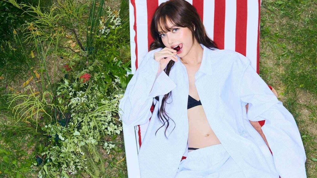 BLACKPINK’s Lisa works on her second album as a mysterious countdown appears on her website BLACKPINK’s Lisa works on her second album as a mysterious countdown appears on her website