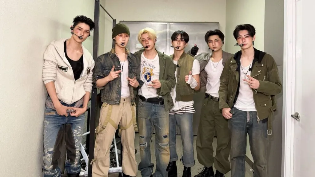 ENHYPEN strikes third win on Music Bank with “Bloody Paradise” ENHYPEN strikes third win on Music Bank with “Bloody Paradise”