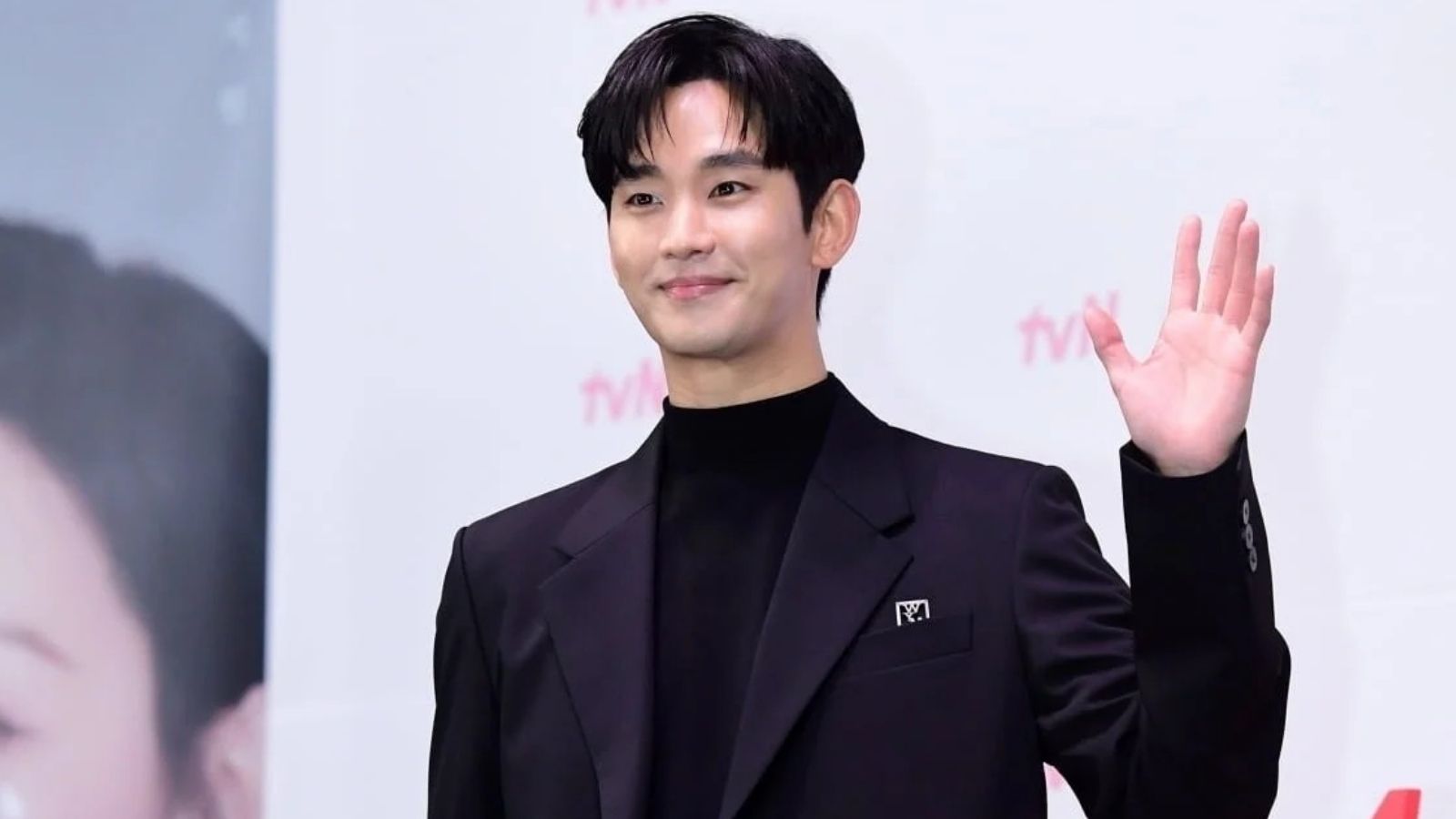 Kim Soo-hyun returns as a presenter at the 2026 Fact Music Awards Kim Soo-hyun returns as a presenter at the 2026 Fact Music Awards