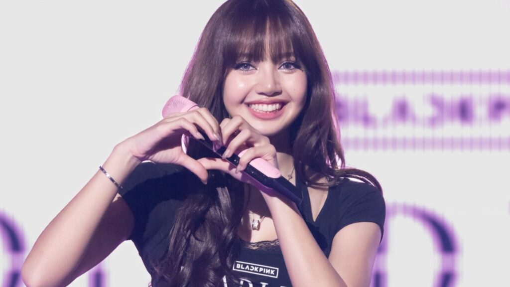 Lisa apologizes to her fans after BLACKPINK's 10th anniversary Lisa apologizes to her fans after BLACKPINK's 10th anniversary