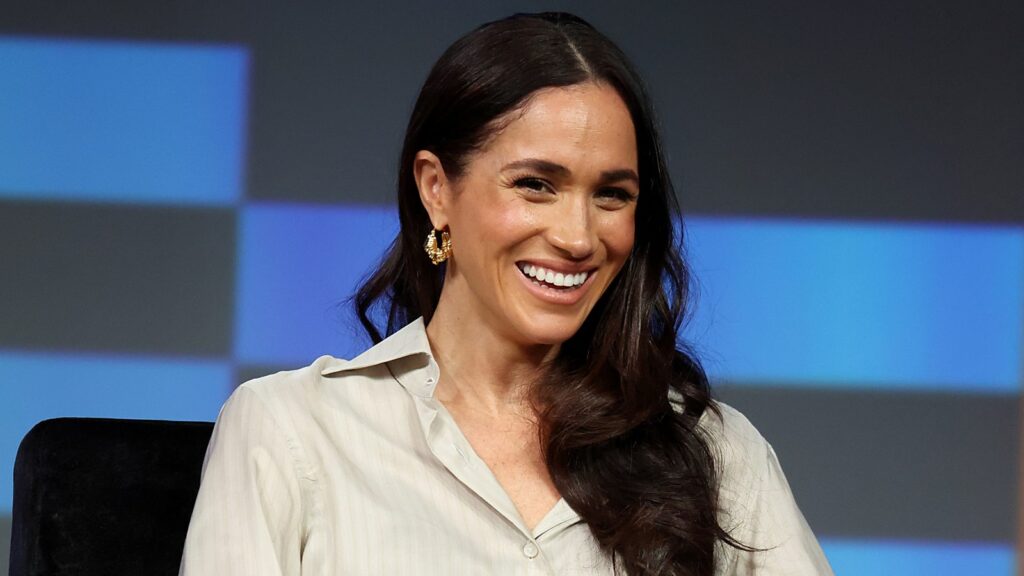 Meghan Markle celebrates her birthday with Prince Harry and their dogs Meghan Markle celebrates her birthday with Prince Harry and their dogs