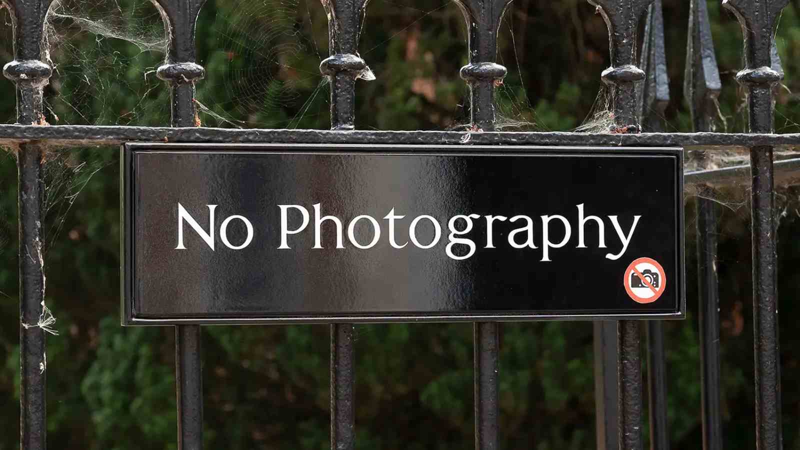 Eton College adds new privacy signs before Prince George starts school