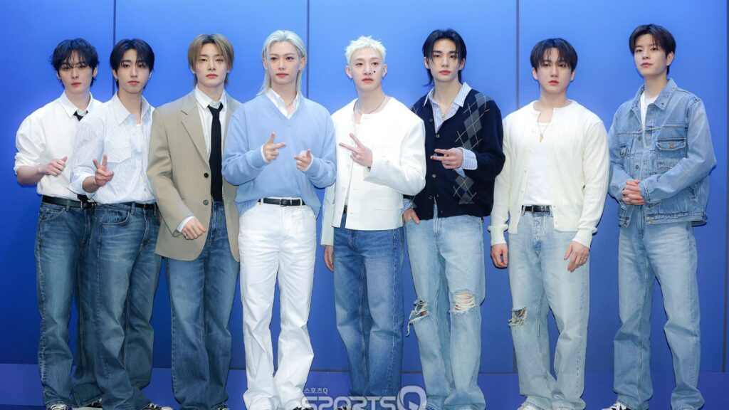 Stray Kids surpass 3.2 million first-week sales with “THIS & THAT” Stray Kids surpass 3.2 million first-week sales with “THIS & THAT
