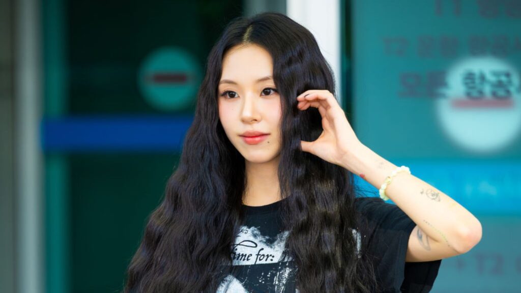 TWICE's Chaeyoung breaks silence on indoor smoking accusations