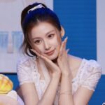 TWICE's Sana teaches fans a few simple stretches to relieve fatigue