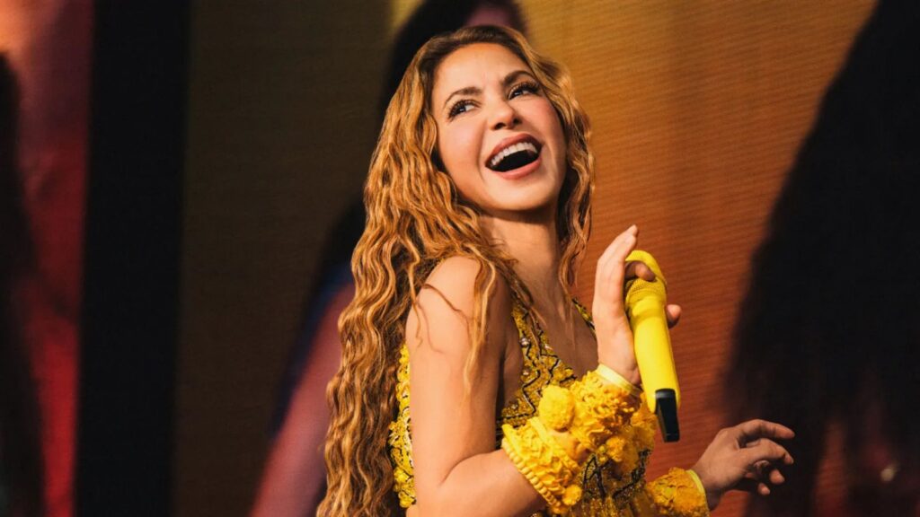 This is how Shakira recreated her famous computer meme from decades before her international fame