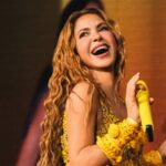 This is how Shakira recreated her famous computer meme from decades before her international fame